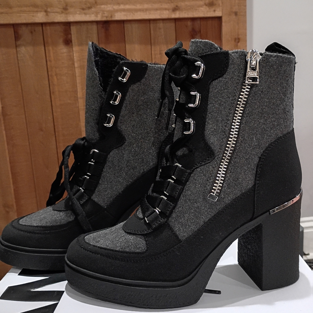 DKNY Women's Toia Lace Up Platform Combat Boots Black & Gray Size 8 New